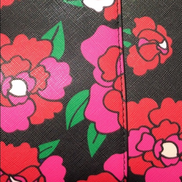 BESTSY JOHNSON FLORAL PURSE!! - Picture 3 of 5